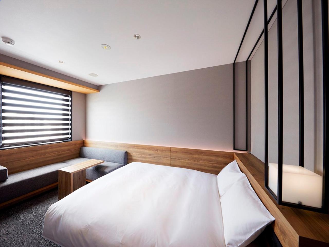 hotel androoms Shin-Osaka Buitenkant foto
